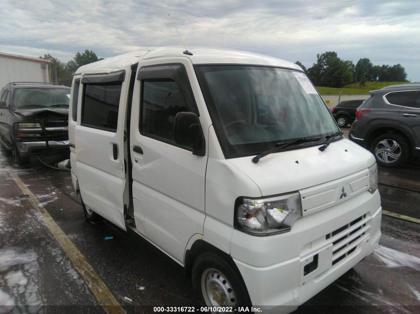 U62V220C6959 MITSUBISHI VAN Photo 1