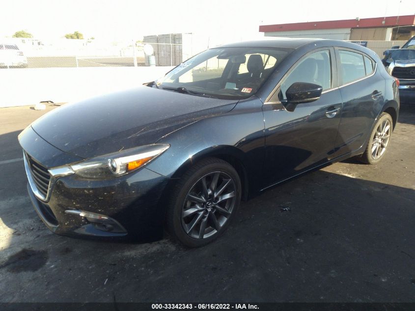 2018 MAZDA MAZDA3 5-DOOR GRAND TOURING 3MZBN1M30JM175574