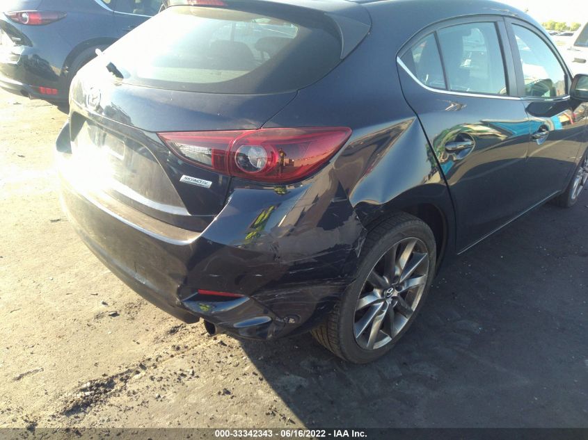 2018 MAZDA MAZDA3 5-DOOR GRAND TOURING 3MZBN1M30JM175574