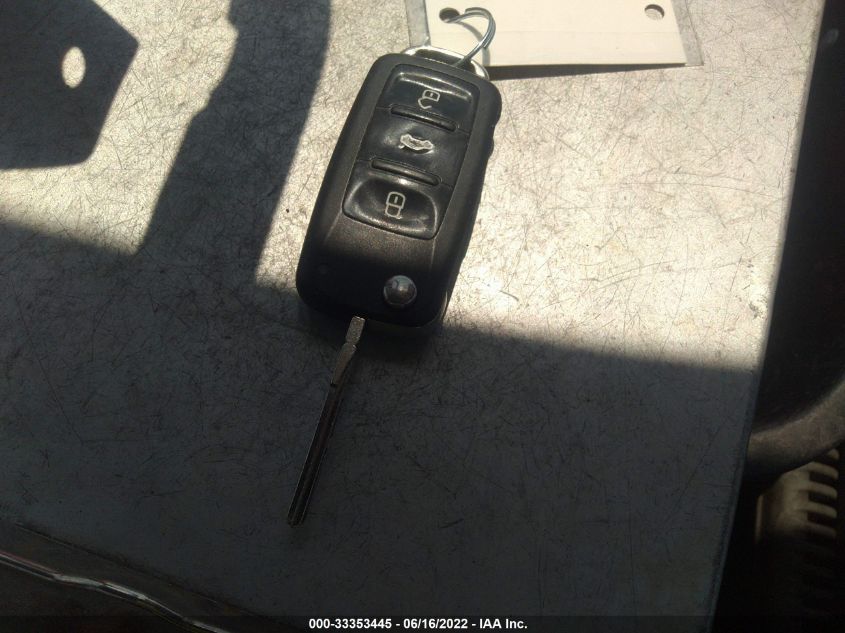 2013 VOLKSWAGEN BEETLE CONVERTIBLE 2.5L 3VW5P7AT5DM802742