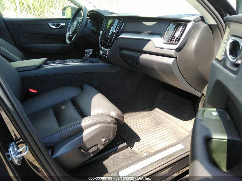 2019 VOLVO XC60 MOMENTUM LYV102RK7KB284060