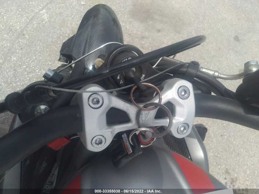 2020 TRIUMPH MOTORCYCLE STREET TRIPLE R SMTA534D8LTAA2201