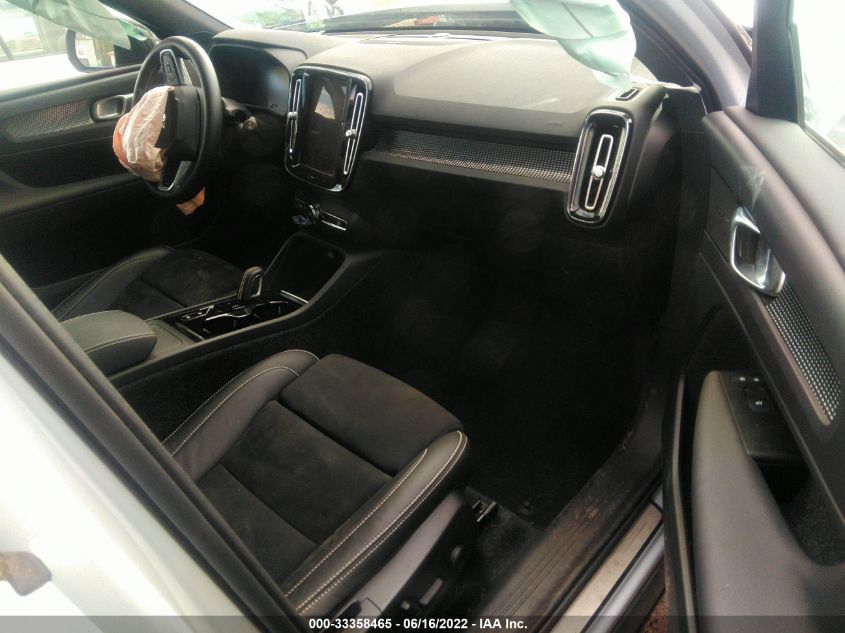 2021 VOLVO XC40 R-DESIGN YV4162UM4M2505445
