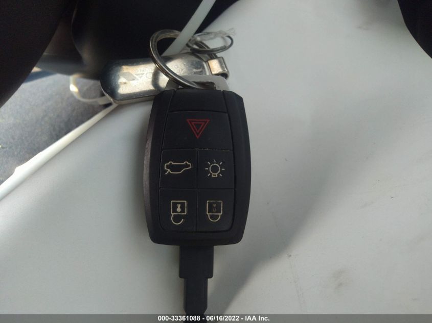 2013 VOLVO C70 T5 YV1672MC2DJ137926