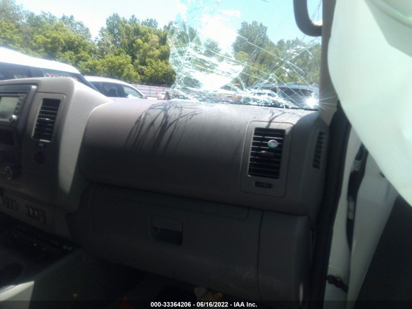 2017 NISSAN NV PASSENGER 3500/S/SV/SL 5BZAF0AAXHN853515