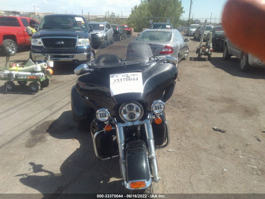 2018 HARLEY-DAVIDSON FLHTCUTG TRI GLIDE ULTRA 1HD1MAD16JB855470