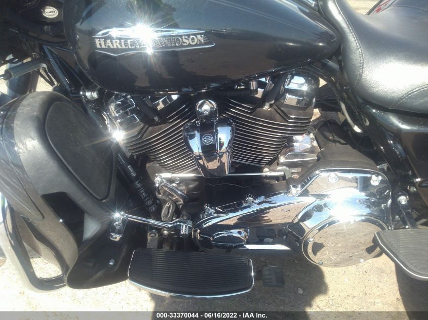 2018 HARLEY-DAVIDSON FLHTCUTG TRI GLIDE ULTRA 1HD1MAD16JB855470