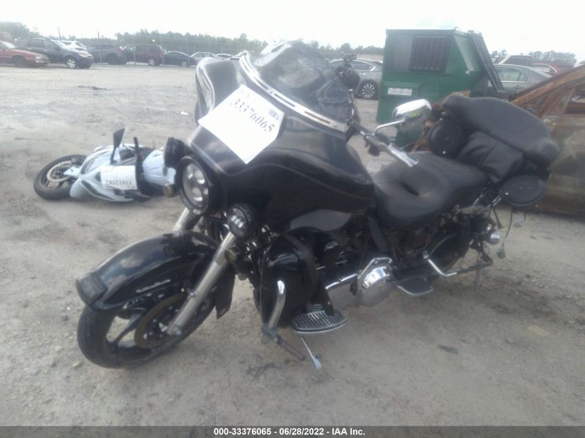 2010 HARLEY-DAVIDSON FLHTCU 1HD1FC413AB651375