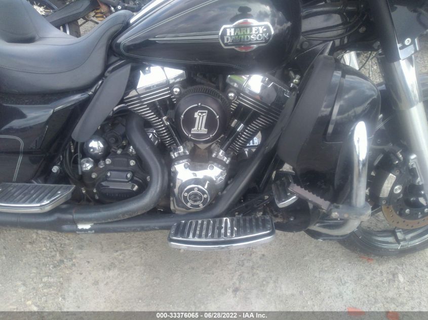 2010 HARLEY-DAVIDSON FLHTCU 1HD1FC413AB651375