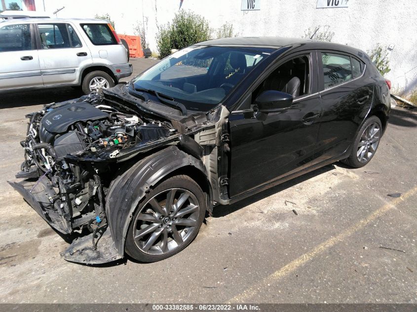 2018 MAZDA MAZDA3 5-DOOR TOURING 3MZBN1L37JM181695