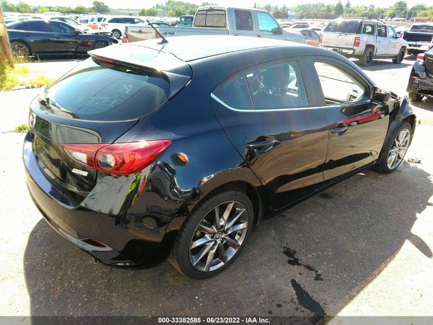 2018 MAZDA MAZDA3 5-DOOR TOURING 3MZBN1L37JM181695