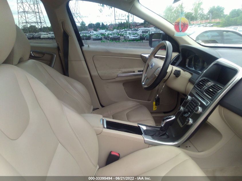 2015 VOLVO XC60 T5 YV4612RK9F2670759
