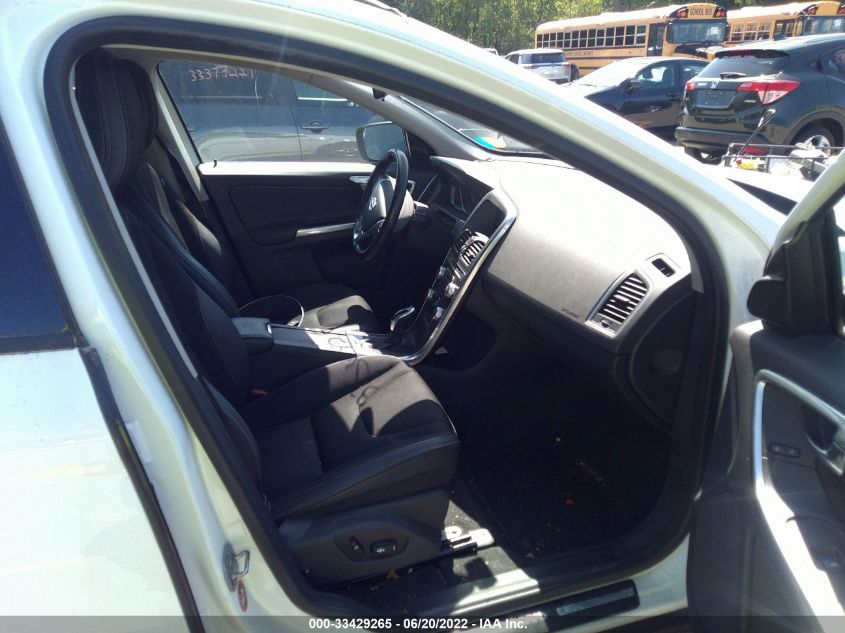 2016 VOLVO XC60 T5 YV4612RJ9G2835749