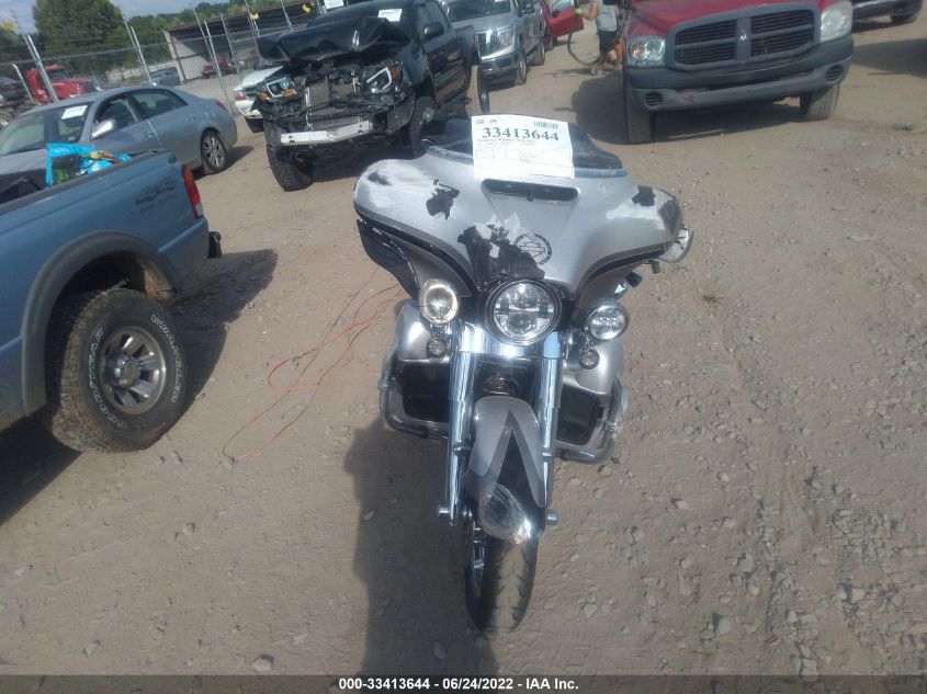2017 HARLEY-DAVIDSON FLHTKSE CVO LIMITED 1HD1TEF1XHB961728