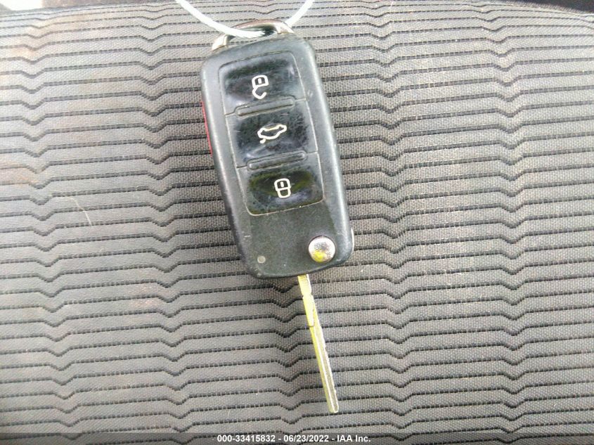 2014 VOLKSWAGEN BEETLE COUPE 2.5L ENTRY 3VWFP7AT4EM625445