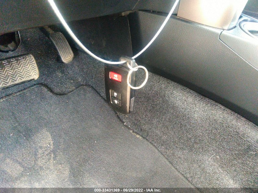 2017 TOYOTA RAV4 HYBRID XLE/LE PLUS JTMRJREV2HD077969