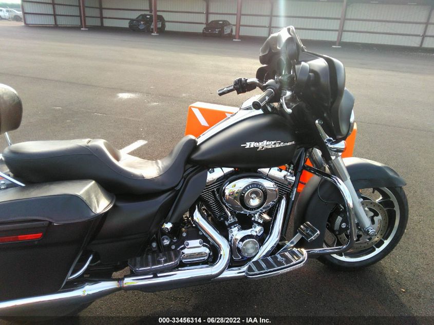 2010 HARLEY-DAVIDSON FLHX 1HD1KB415AB608985