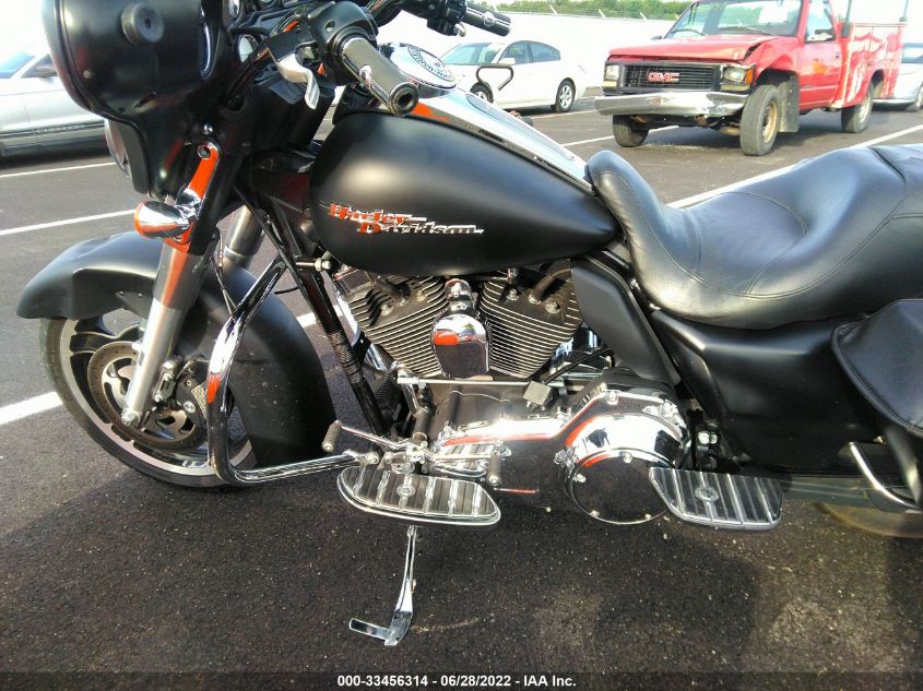2010 HARLEY-DAVIDSON FLHX 1HD1KB415AB608985