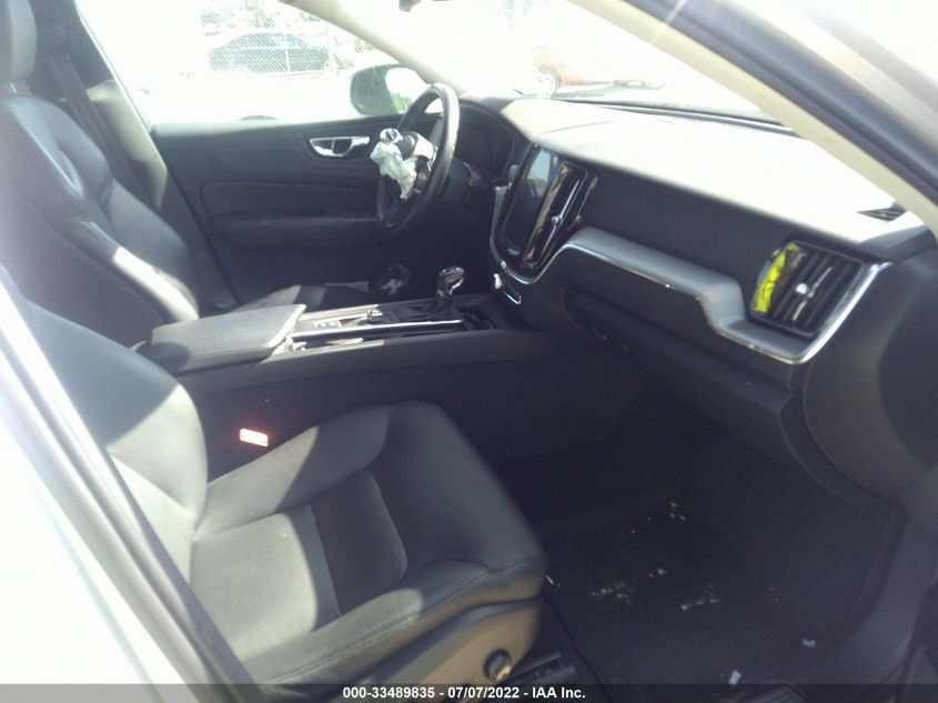 2018 VOLVO XC60 MOMENTUM LYVA22RK8JB097029