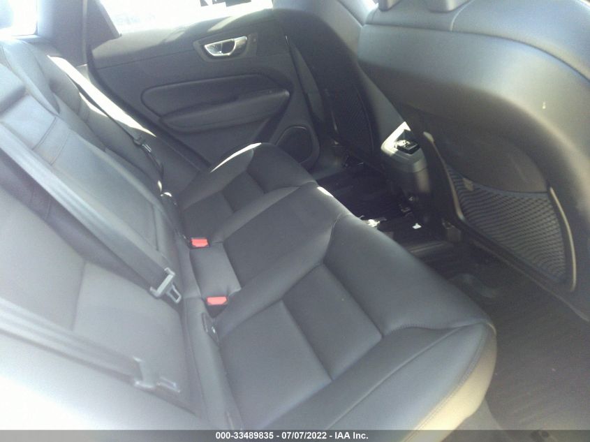 2018 VOLVO XC60 MOMENTUM LYVA22RK8JB097029