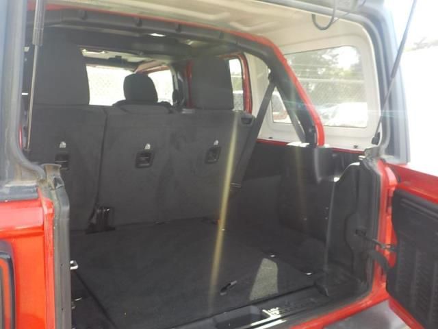 2020 JEEP WRANGLER UNLIMITED SAHARA 1C4HJXEN0LW198738