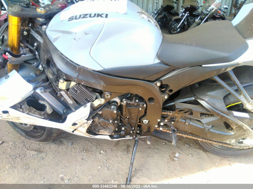 2022 SUZUKI GSX-R750 JS1GR7MA1N7100844