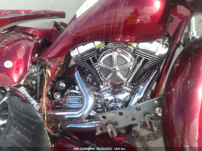 2010 HARLEY-DAVIDSON FLHX 1HD1KB41XAB651623