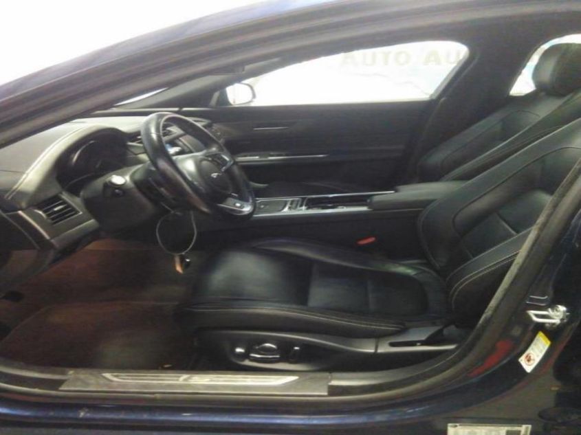 2016 JAGUAR XF S SAJBG4BV3GCY17851