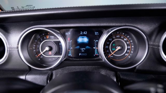 2018 JEEP WRANGLER UNLIMITED SAHARA 1C4HJXEG4JW131798