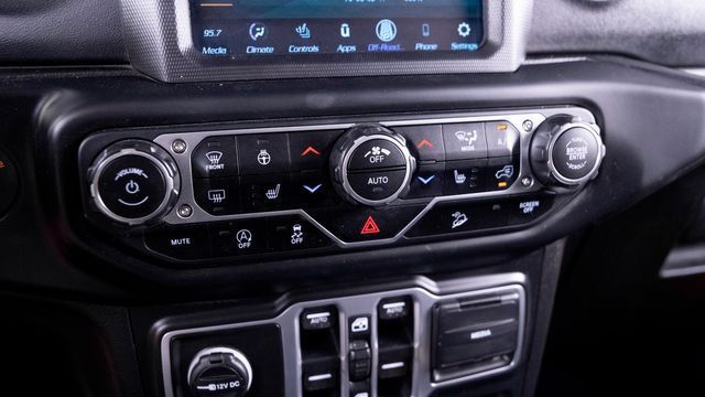 2018 JEEP WRANGLER UNLIMITED SAHARA 1C4HJXEG4JW131798