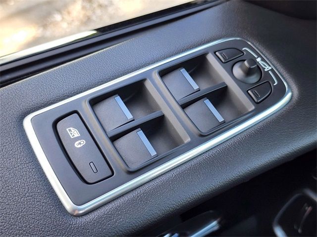 2019 JAGUAR F-PACE S SADCM2FV2KA366060