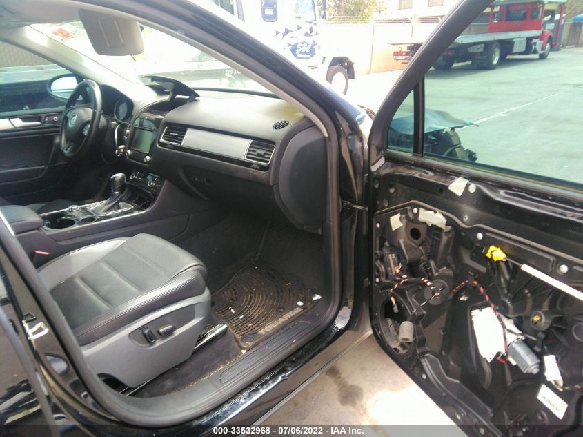 2013 VOLKSWAGEN TOUAREG SPORT WVGEF9BPXDD009222