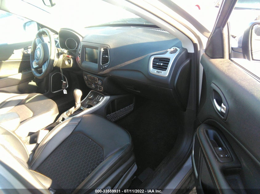 VIN 3C4NJDBB0LT116881 2020 JEEP COMPASS LATITUDE