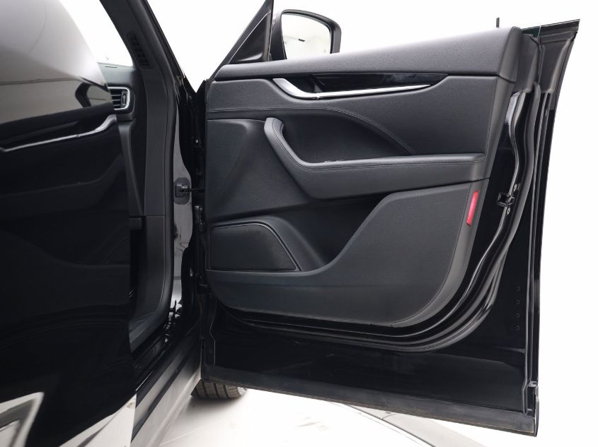 2018 MASERATI LEVANTE S ZN661YUA7JX302210