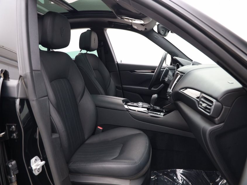 2018 MASERATI LEVANTE S ZN661YUA7JX302210