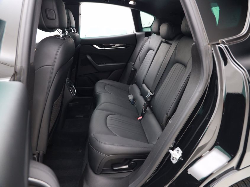 2018 MASERATI LEVANTE S ZN661YUA7JX302210