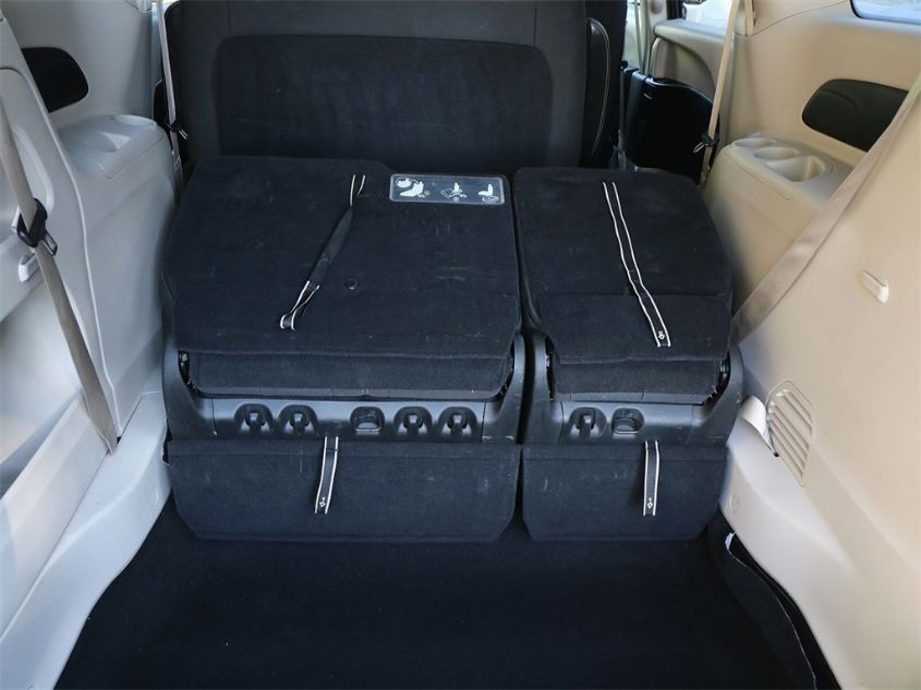 2020 CHRYSLER VOYAGER L 2C4RC1AG5LR255303