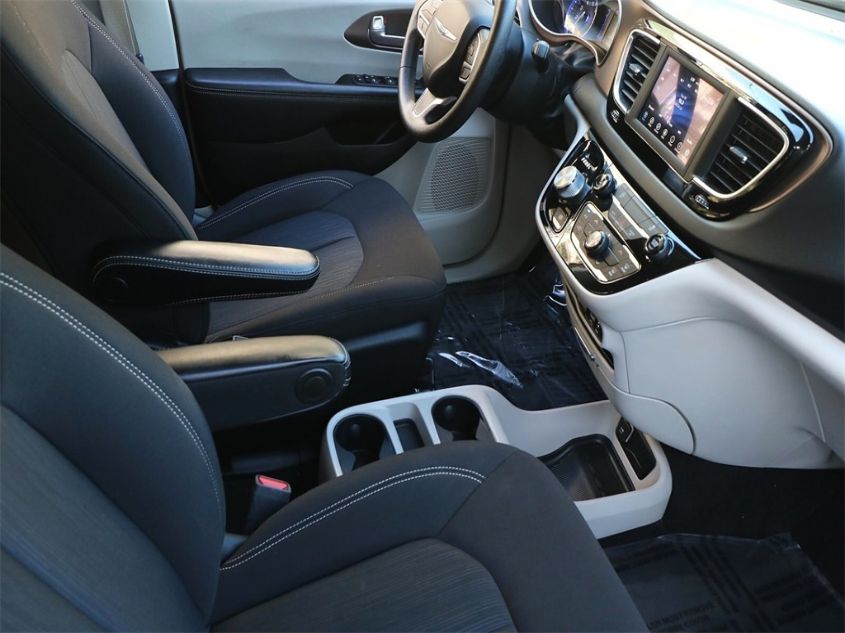 2020 CHRYSLER VOYAGER L 2C4RC1AG5LR255303