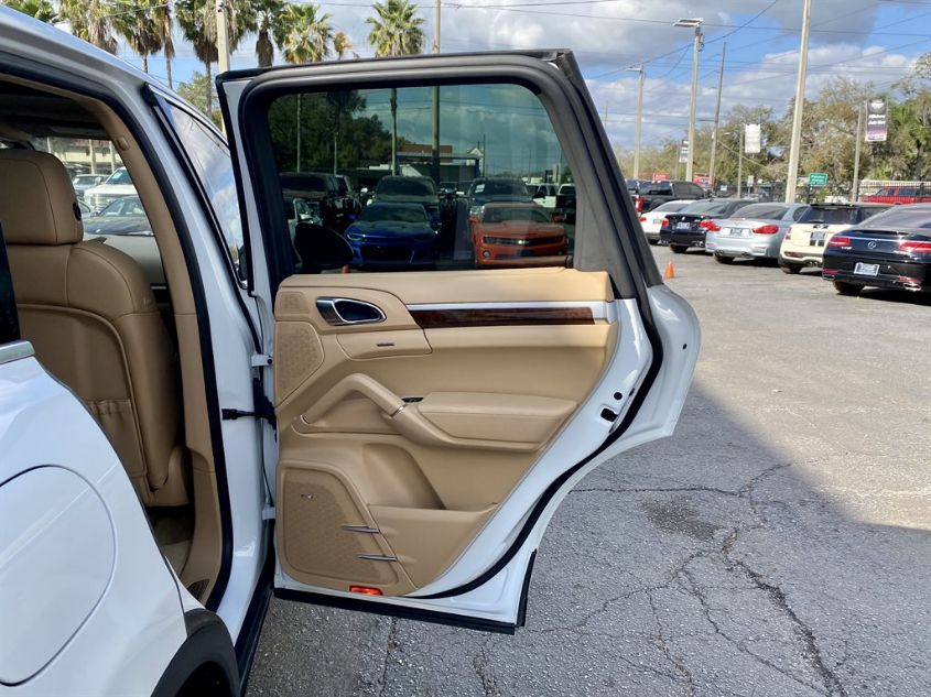 2013 PORSCHE CAYENNE S WP1AB2A22DLA85789