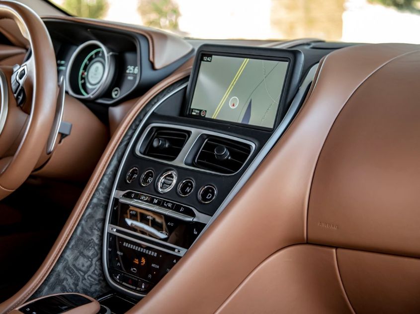 2020 ASTON MARTIN DB11 V8 SCFRMFAW7LGL08572