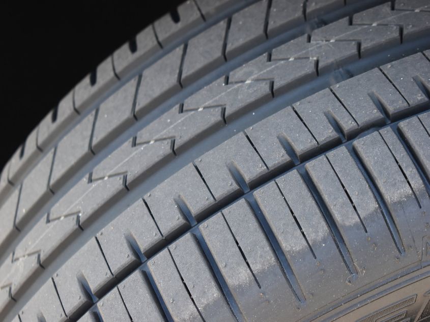 2019 VOLVO XC60 MOMENTUM LYV102DK9KB228046