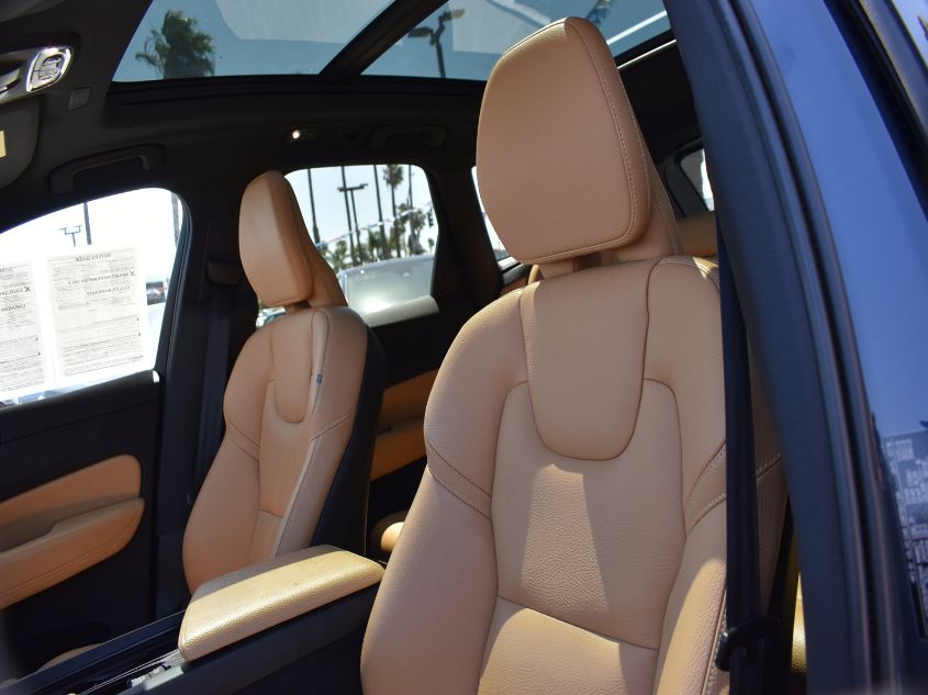 2019 VOLVO XC60 MOMENTUM LYV102DK9KB228046