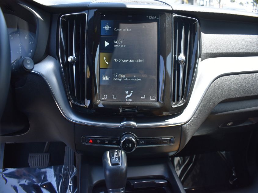 2019 VOLVO XC60 MOMENTUM LYV102DK9KB228046