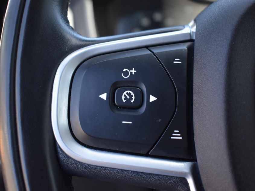 2019 VOLVO XC60 MOMENTUM LYV102DK9KB228046