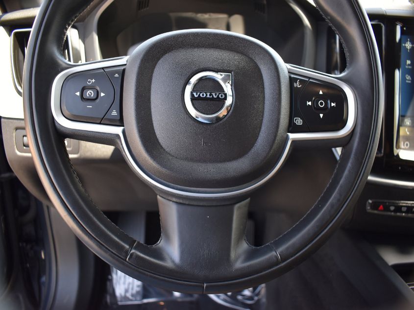 2019 VOLVO XC60 MOMENTUM LYV102DK9KB228046