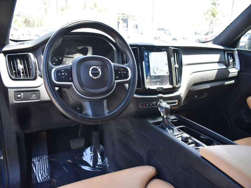 2019 VOLVO XC60 MOMENTUM LYV102DK9KB228046