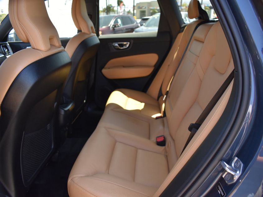 2019 VOLVO XC60 MOMENTUM LYV102DK9KB228046