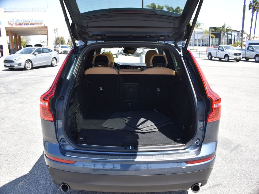 2019 VOLVO XC60 MOMENTUM LYV102DK9KB228046