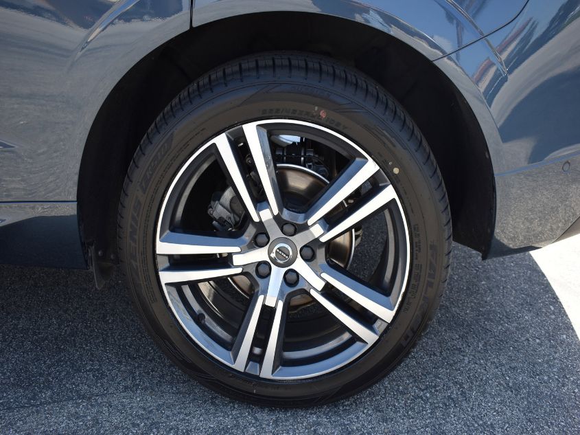 2019 VOLVO XC60 MOMENTUM LYV102DK9KB228046