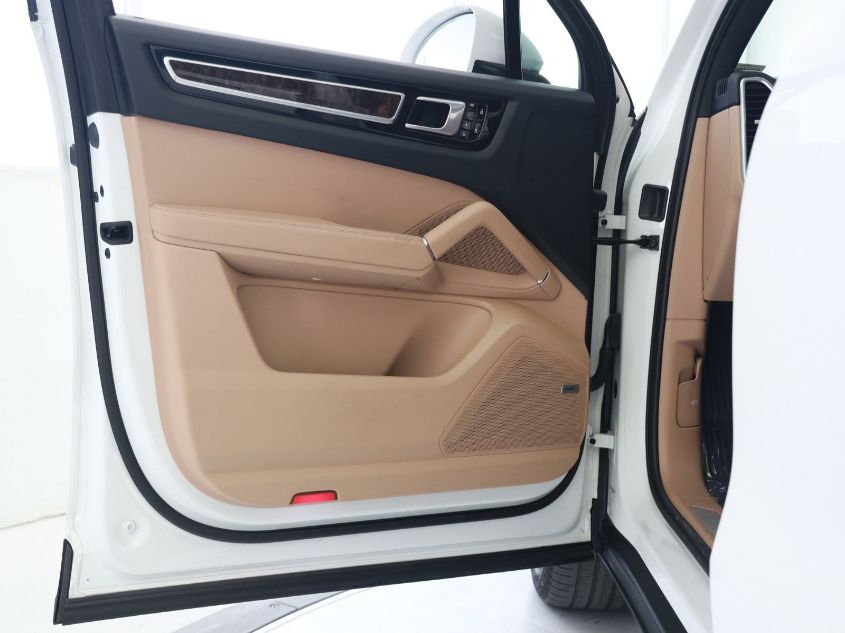 2019 PORSCHE CAYENNE WP1AA2AY5KDA15654